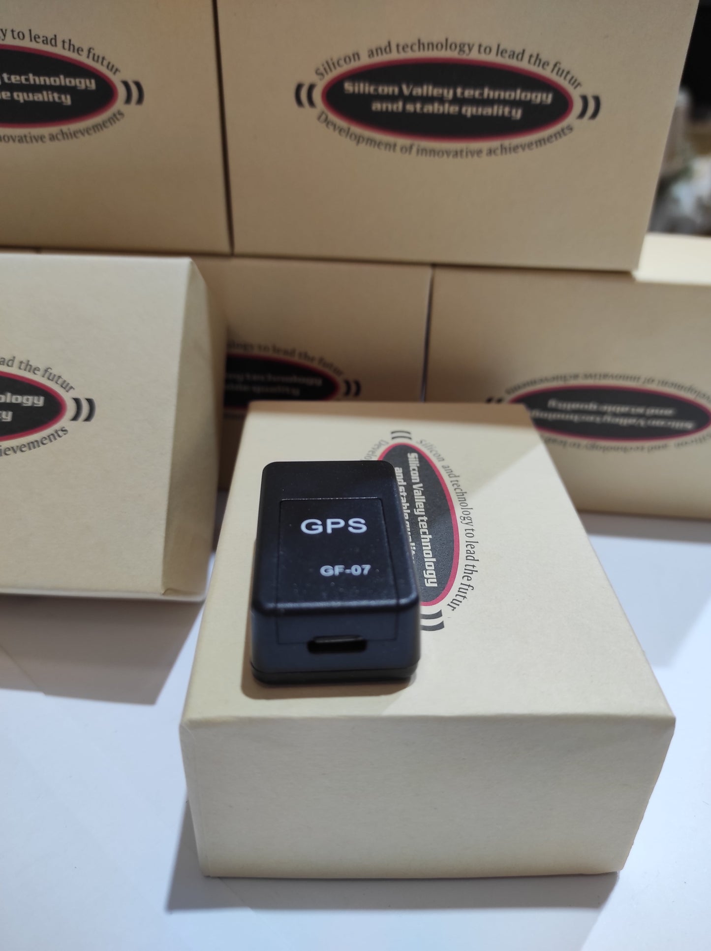 Mini localizador GPS magnético
