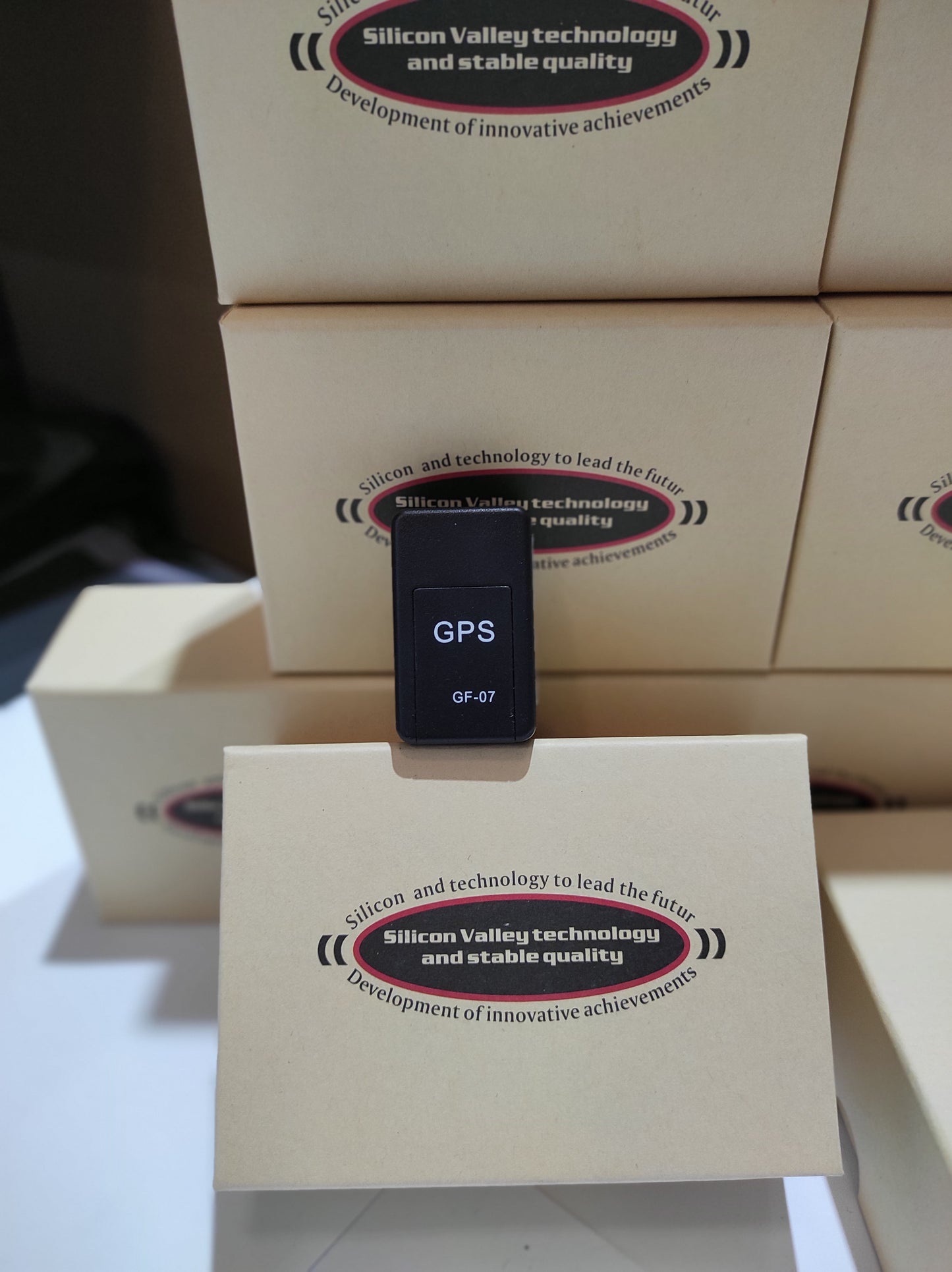 Mini localizador GPS magnético